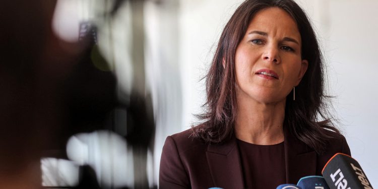 NABAVA ORUŽJA Njemačka ministrica upozorila protiv smanjenja vojne pomoći Ukrajini | NACIONAL.HR