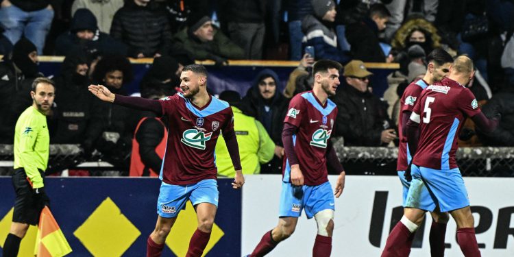 VATRENI GLEDAO S KLUPE Šok u Francuskoj, velikan ispao iz kupa od petoligaša | NACIONAL.HR