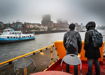 NESREĆA U HAMBURGU Sudarili se trajekt i teglenica, 11 ljudi ozlijeđeno | NACIONAL.HR