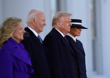 S MISE U BIJELU KUĆU Trump i njegova supruga Melania popili čaj s Bidenom | NACIONAL.HR