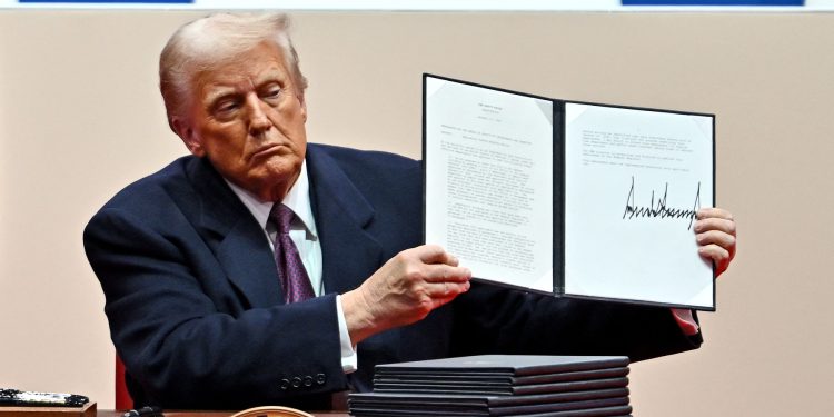 PRVI POTEZI Trump poništio 78 Bidenovih naredbi, evo koje je radikalne odluke potpisao | NACIONAL.HR