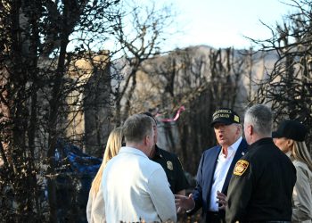 POSJET ŽRTVAMA POŽARA Donald i Melania Trump posjetili Los Angeles. Prva dama SAD-a razgovarala s Hrvaticom | NACIONAL.HR