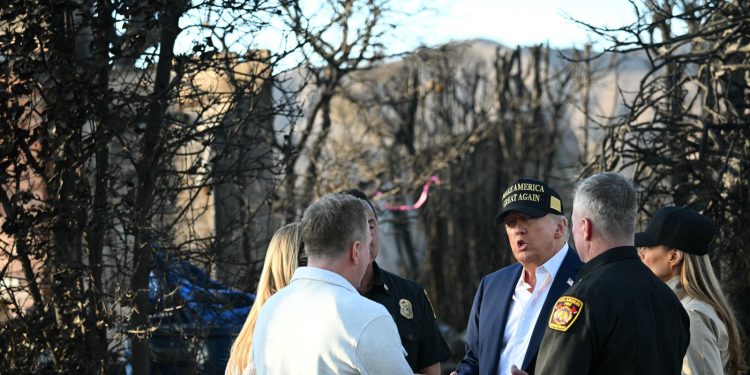 POSJET ŽRTVAMA POŽARA Donald i Melania Trump posjetili Los Angeles. Prva dama SAD-a razgovarala s Hrvaticom | NACIONAL.HR