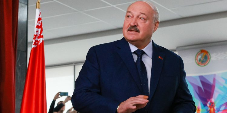 NEMA NEIZVJESNOSTI U Bjelorusiji predsjednički izbori, Lukašenku gotovo siguran sedmi mandat | NACIONAL.HR