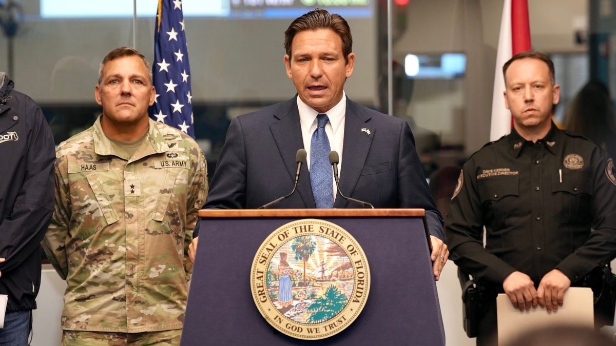 Ron DeSantis za govornicom