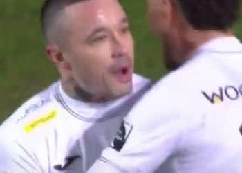 vraća se u teren i zabija direktno iz kornera