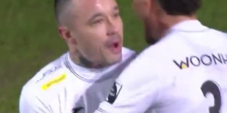 vraća se u teren i zabija direktno iz kornera