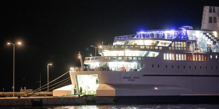 Slobodna Dalmacija – Putnicu brine promjena trajekta na liniji Split