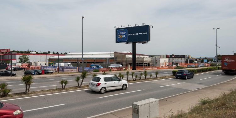 Prometna nesreća kod Eurospina: vozačica oduzela prednost pijanom vozaču. Oboje su završili u bolnici
