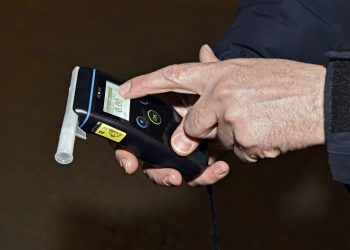 Slobodna Dalmacija – Splićanin koji već ima povijest vožnje u pijanom stanju opet zaustavljen pijan. Ali ne samo to, policija mu i ovo našla