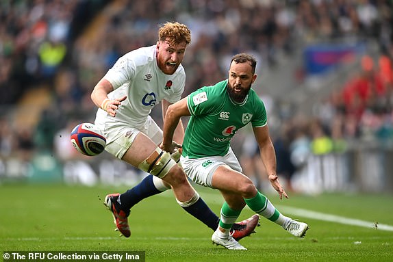 LONDON, ENGLAND - MARCH 09: Ollie Chessum of England and Jamison Gibson-Park of Ireland battle for the ball during the Guinness Six Nations 2024 match between England and Ireland at Twickenham Stadium on March 09, 2024 in London, England. (Photo by Alex Davidson - RFU/The RFU Collection via Getty Images)