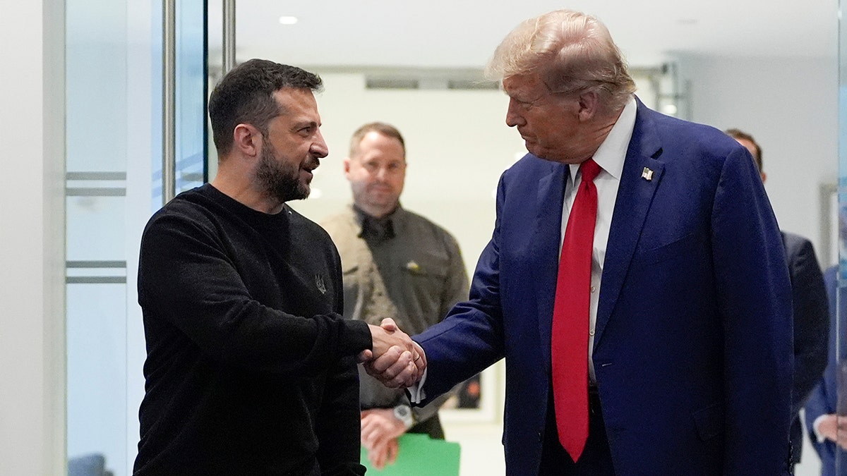 Tada se republikanski predsjednički kandidat bivši predsjednik Donald Trump sastaje s Ukrajinskim predsjednikom Volodymyr Zelenskyy u Trump Tower -u, u petak, 27. rujna 2024. godine, u New Yorku