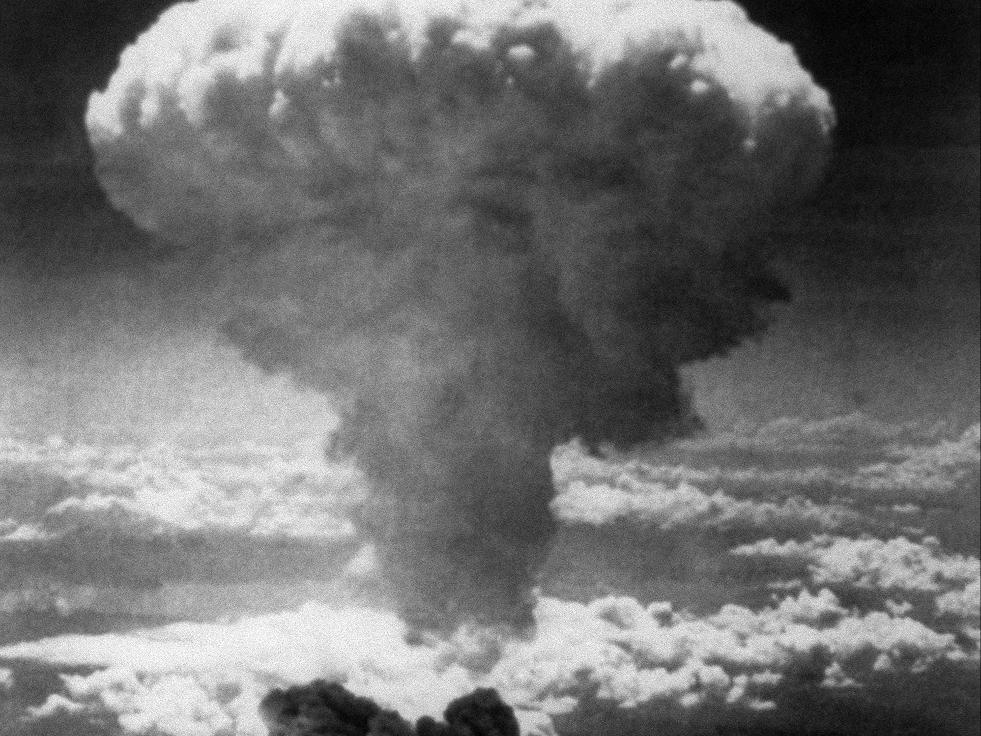 Ovu datoteku, 9. kolovoza 1945., prikazuje oblak gljiva takozvanog nuklearnog oružja 'debelog čovjeka' spuštenog na Nagasaki u Japanu, tijekom Drugog svjetskog rata