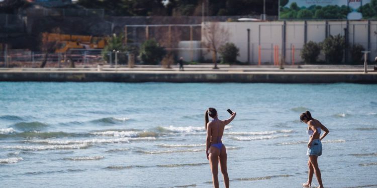 FOTO Neki su se danas skinuli u bikini na Bačvicama