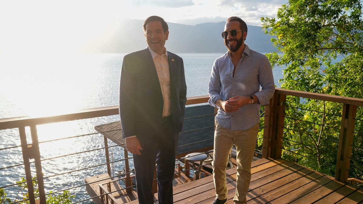 Američki državni tajnik Marco Rubio sastaje se s predsjednikom El Salvadora Nayibom Bukeleom u njegovoj rezidenciji u jezeru Coatepeque, El Salvador, ponedjeljak, 3. veljače 2025.