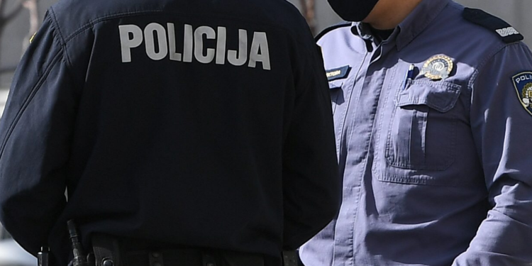 Slobodna Dalmacija – Užas u Solinu; 52-godišnjak ušao ženi u kuću i