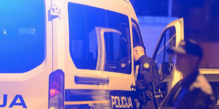 Slobodna Dalmacija – Tek izišao iz zatvora, pa drogiran i bez registracije vozio po Solinu. Policajci mu oduzeli auto, traže rigoroznu kaznu