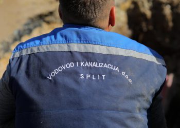 Slobodna Dalmacija – Napunite kante još večeras; ‘Vodovod’ javlja da čak sedam ulica u mjestu kod Splita sutra cijelo jutro ostaje bez vode