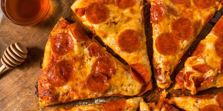 Slobodna Dalmacija – Usporedili smo cijene pizze po restoranima u Splitu i Italiji, obična ‘margarita’ na Mejašima je skuplja nego u Palermu!