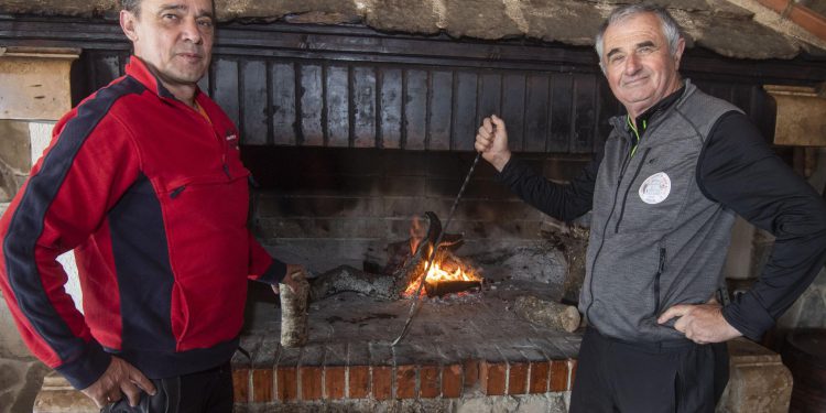 Slobodna Dalmacija – Ovo nije dom, već pravi hotel! Povirite što je Dražan s prijateljima izgradio na mitskoj planini: ‘Ne mogu bez nje…’