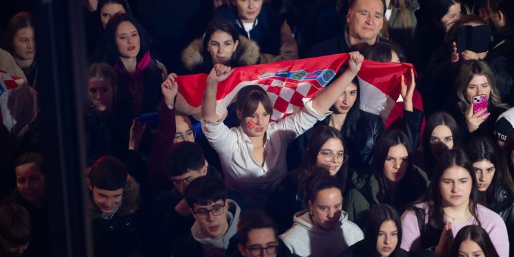 Slobodna Dalmacija – Svećenik iz Kaštela na Instagramu objavio fotografiju: ‘Sve što treba mladiću da postane sretan muškarac u jednoj slici’