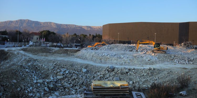 Slobodna Dalmacija – Sve išlo u papar! Kerumu nije bilo lako potaracati kompleks u Lori: ‘Fani i ja imamo veliki plan. Pogledajte simulacije’