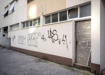 Slobodna Dalmacija – Splićani, ako vam je išarana fasada, skupite papire i javite se u Banovinu. Grad je osigurao novac za uklanjanje grafita
