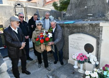 Slobodna Dalmacija – Bračani obilježili 30. obljetnicu smrti Ive Marinkovića-Mijarića: ‘Bio je ispred svog vremena…’