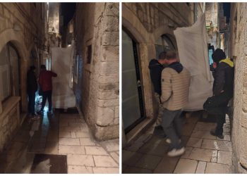 Slobodna Dalmacija – VIDEO Poplava u centru Splita zbog štandarca! Šefica Kotara Grad: ‘Zgroženi smo! Šiklja voda zbog političkih igara’