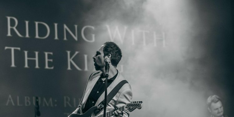 Ljubitelji bluesa i rocka, pripremite se: večer posvećena Ericu Claptonu stiže u A’mare!