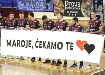 ‘Ratnici’ na prvenstvenu utakmicu s Dubovac Gaza izašli s transparentom: Maroje, čekamo te!
