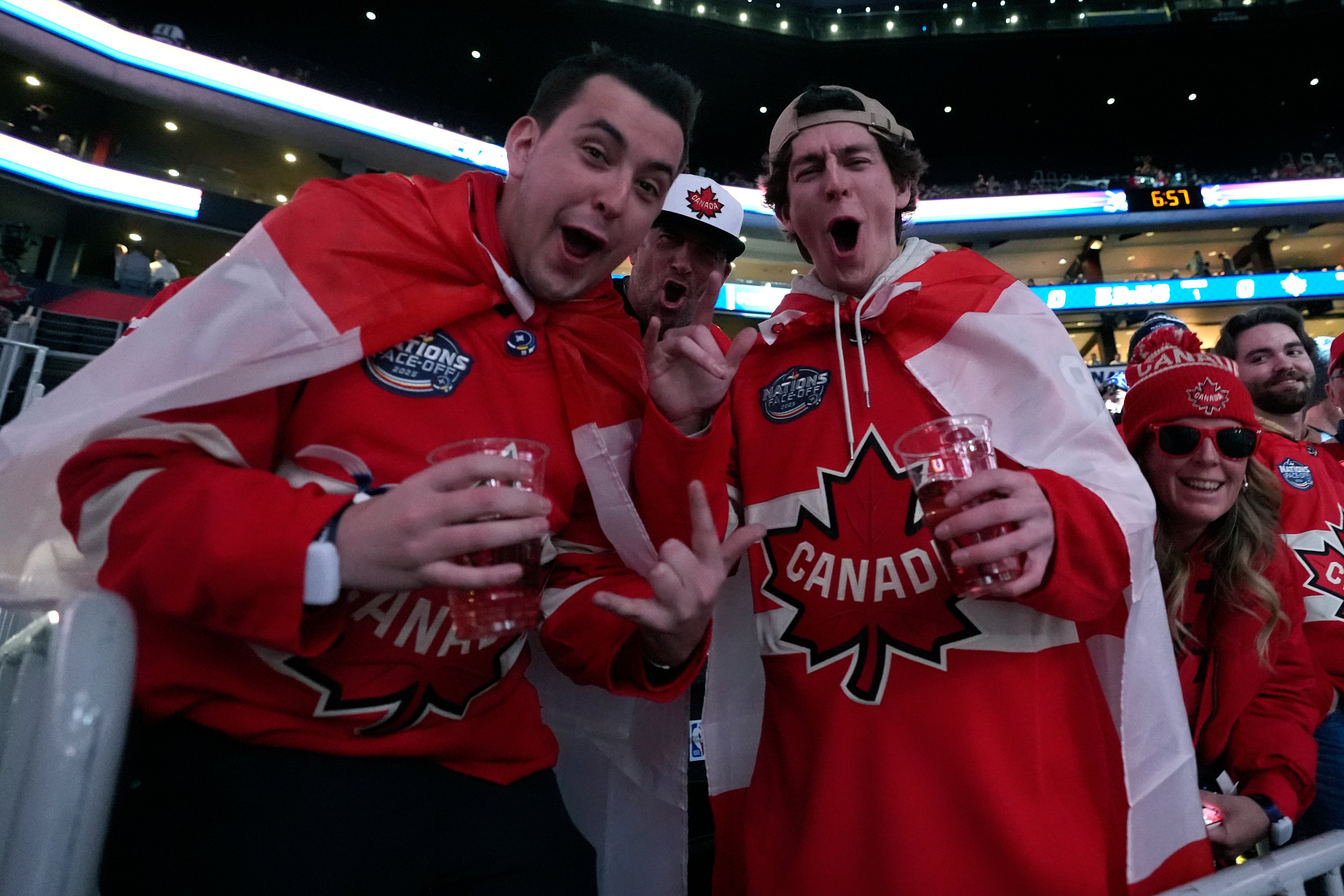 Navijači hokeja u Kanadi zavijaju za veliku igru ​​u TD Garden Areni u Bostonu u četvrtak