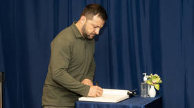 Zelenskom nedostaje legitimitet da potpiše bilo koji posao - Putin