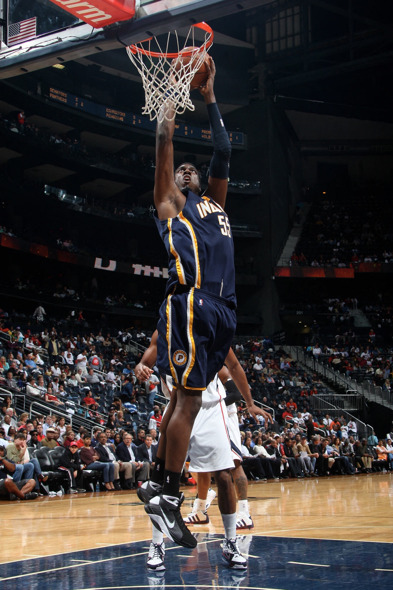 ATLANTA - 28. listopada: Roy Hibbert #55 iz Indiana Pacers -a protiv Atlanta Hawksa 28. listopada 2009. u Philips Areni u Atlanti, Georgia. Napomena Korisniku: Korisnik izričito priznaje i slaže se da, preuzimanjem i/ili pomoću ove fotografije, korisnik pristaje na uvjete i odredbe Ugovora o licenciji Getty Images. Obavezno obavijest o autorskim pravima: Copyright 2009 NBAE Scott Cunningham / NBAE putem Getty Images / AFP (Foto Scott Cunningham / NBAE / Getty Images / Getty Images putem AFP -a)