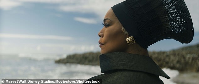 Bassett, koji se nadao da će osvojiti Marvel Studio prvog ikada glumačkog Oscara nakon što je kući ponio Zlatni globus za svoju ulogu kraljice Ramonda, bio je sumorni dok je izgubila