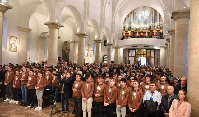 80. OBLJETNICA UBOJSTVA HERCEGOVAČKIH FRANJEVACA Uz velik broj vjernika održana procesija i svečana misa zadušnica