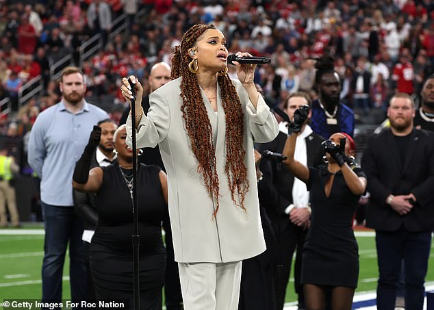 Andra Day izvela je 'Ugradi svaki glas i pjevala' na Super Bowlu u Vegasu prošle sezone