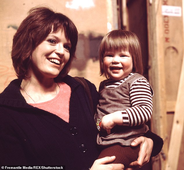 Kate, kći zvijezde kasne kaše Richard Beckinsale, nije razradila stanje zdravlja majke u postu (Kate kao dijete s majkom)