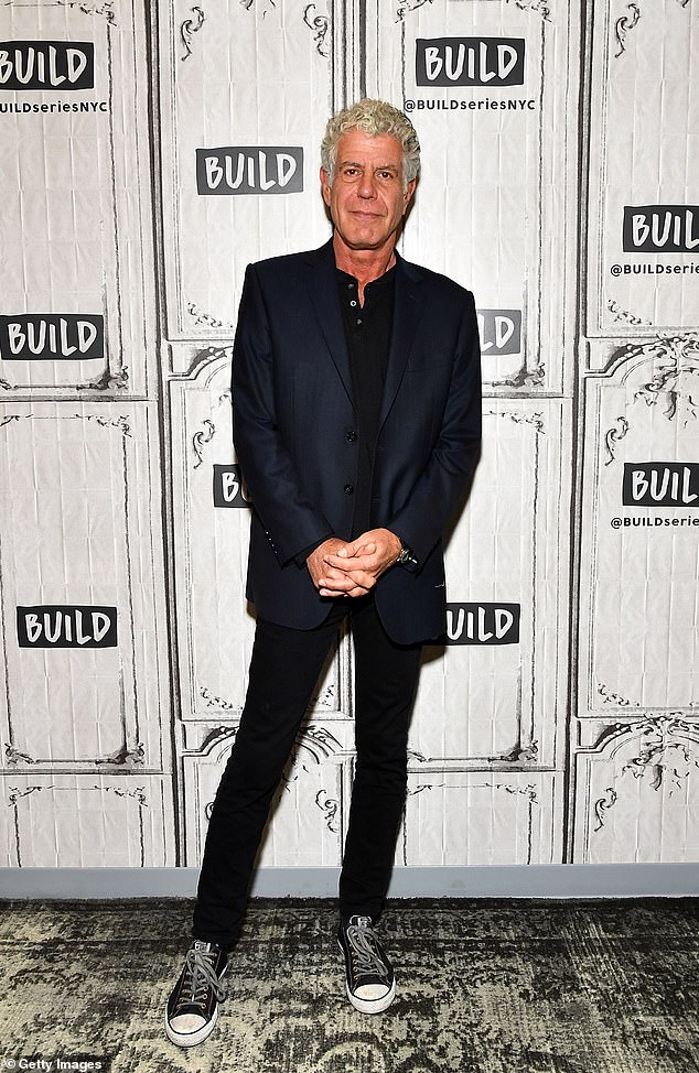 U godini prije nego što je prošao, Bourdain je također stekao notu zbog svoje otvorene kritike tadašnjeg predsjednika Donalda Trumpa; i njegova podrška ženama usred pokreta #MeToo. Na slici 2017.