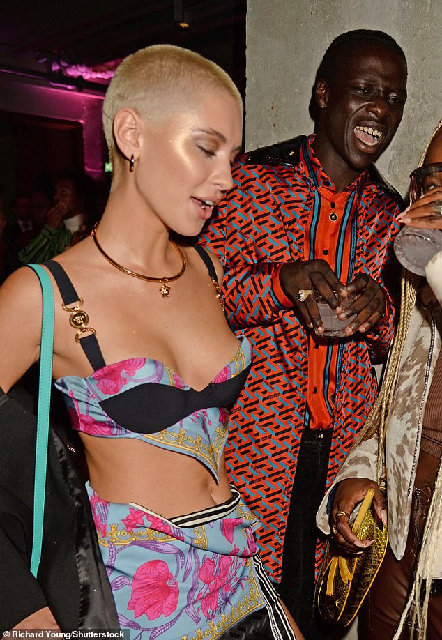 Nakon što se razdvojila od Trenta, Iris je izazvala glasine da je rastela blizu svog bivšeg palieua (na slici, s modelom 2021.)