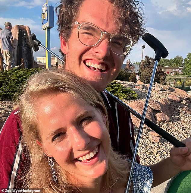 Lydia je u kolovozu izvršila svoje prvo putovanje u Colorado, gdje je Wyse živjela, ali kao par nisu išli na Instagramu kao par do 21. studenog