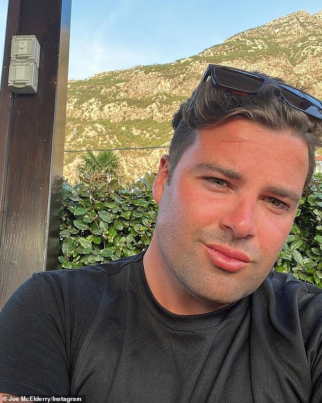 Tako je, to je Joe McElderry! Pjevačica se slavno pojavila na X Factor -u, iako se nije natjecao tijekom godina u kojima je Sharon bila sudac