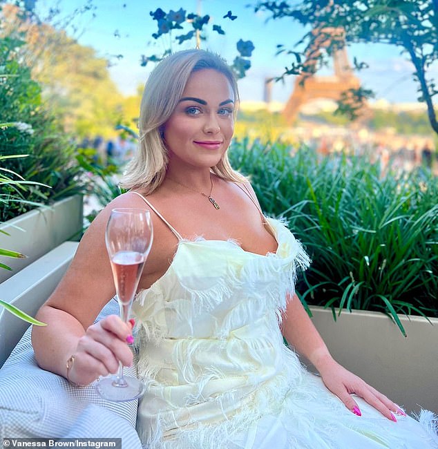 Ben je prošlog travnja upoznao stručnjaka za estetiku Vanessu na ceremoniji dodjele nagrada gdje je nastupio s grupom Boyz na bloku, a ona ga je kasnije zamolila da se pojavi na njenom podcastu