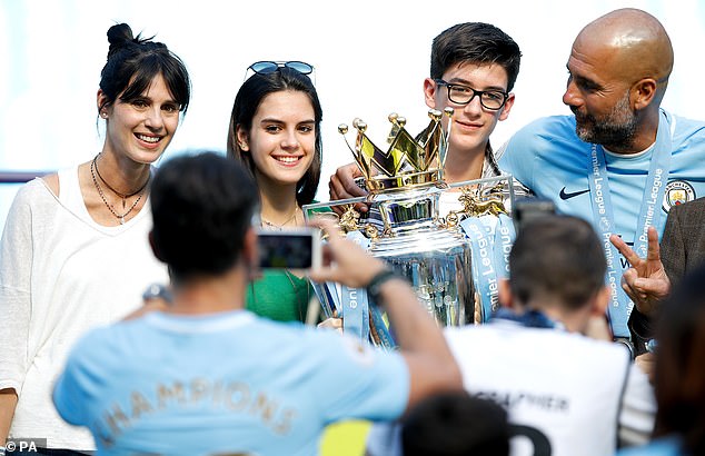 Serra se redovito viđala na terenu slaveći sa suprugom nakon što je City osvojio major trofeje