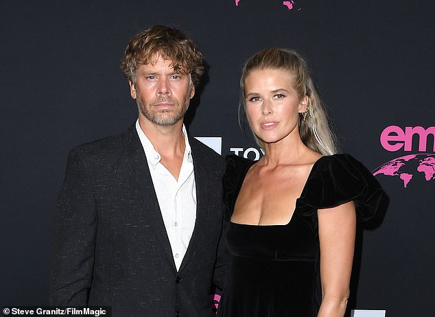 'Babyyyyyyy je bila divlja danas na @TheMotherdazePodcast @Treasapalmer i govorim o bebi #4 koja dolazi ovog ljeta! ✨, 'napisali su u svom natpisu; Na slici 2022