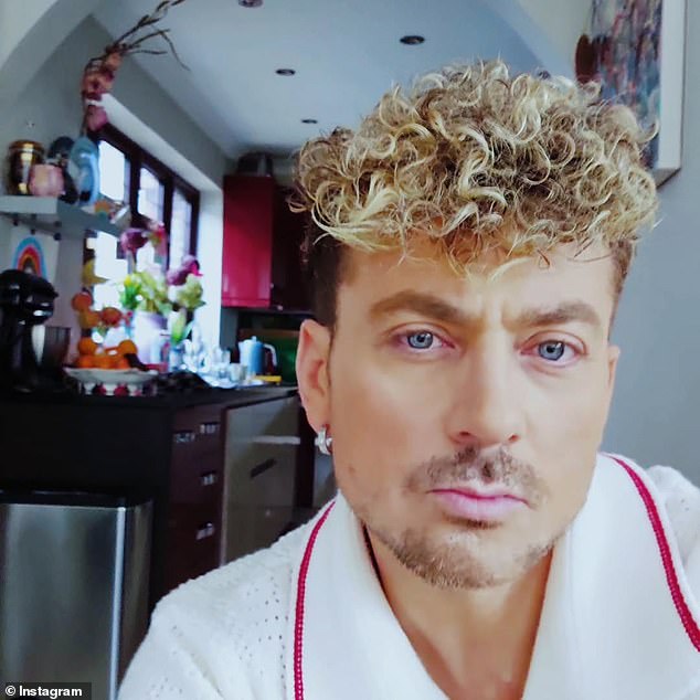 Vjeruje se da je glumac umro nakon što je kliznuo i pao u luksuzni stan u blizini Bristola, gdje je boravio 15. siječnja