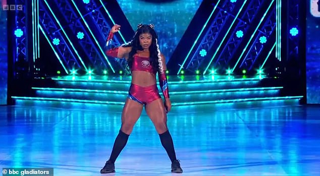 Obožavatelji gladijatora već zuju od uzbuđenja zbog dolaska najnovijeg gladijatora, ciklona dok su se uputili na društvene medije kako bi pohvalili njezin smrznuti stav i prisutnost veće od života