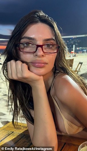 Dolazi ubrzo nakon što je ljepotica modelirala više žilavih bikinija tijekom putovanja u Rio de Janeiro, Brazil