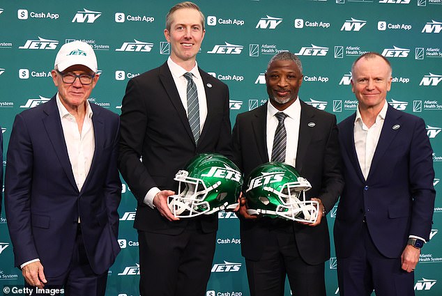 Generalni direktor Glenn i New Jets Darren Mougey predstavljeni su medijima u siječnju