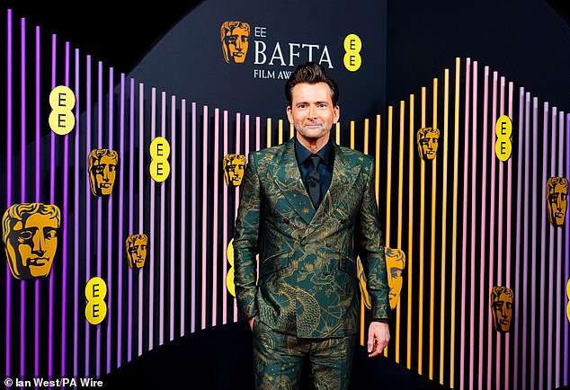 Glumac David Tennant izvest će se na pozornicu kako bi drugu godinu zaredom ugostio BAFTAS. Glumac, 53, prvi put je bio domaćin nagrada prošle godine, preuzevši od Richarda E Granta
